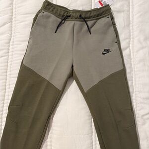 Nike kids Sportswear Tech Fleece joggers. NWT. Two-toned green.